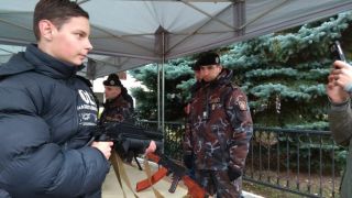 Фоторепортаж: Чествование на центральной площади ветеранов органов внутренних дел и внутренних войск