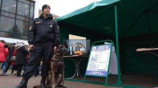 Фоторепортаж: Чествование на центральной площади ветеранов органов внутренних дел и внутренних войск