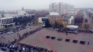 Фоторепортаж: Чествование на центральной площади ветеранов органов внутренних дел и внутренних войск