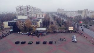 Фоторепортаж: Чествование на центральной площади ветеранов органов внутренних дел и внутренних войск