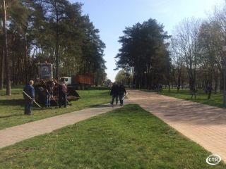 Районный субботник в парке Четырех стихий