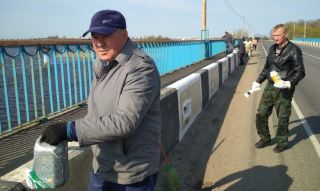 Минскоблдорстрой во время субботника приводил в порядок дороги