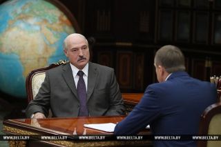 Уборочная, мясо-молочный комплекс и дороги-Лукашенко принял с докладом губернатора Минской области