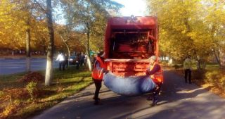 Работники райисполкома приняли участие в субботнике