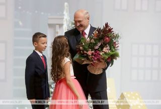 "Вы - главное достояние Беларуси" - Лукашенко принял участие в благотворительном празднике для детей