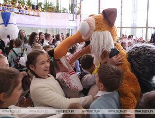 "Вы - главное достояние Беларуси" - Лукашенко принял участие в благотворительном празднике для детей