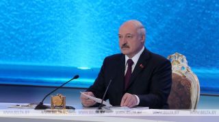 Лукашенко проводит встречу с представителями общественности и СМИ