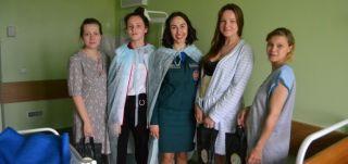 Сотрудники МЧС навестили мам в родильном доме