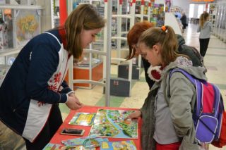 Республиканская акция «Не оставляйте детей одних!» прошла в ОАО «Универмаг «Солигорск» и ТЦ «Корона»