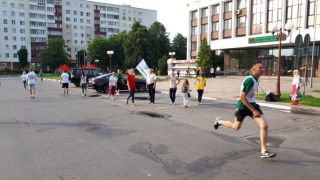 Строители пробежали эстафету по улицам города