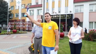 Строители пробежали эстафету по улицам города