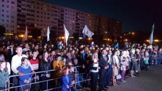 Акция "Споем гимн вместе" объединила солигорчан на центральной площади!