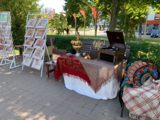 В парке четырёх стихий царит праздничная атмосфера.