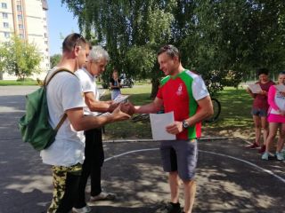 Победители соревнования по фигурному вождению велосипеда.