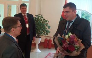 Председатель Солигорского райисполкома проголосовал на избирательном участке №2