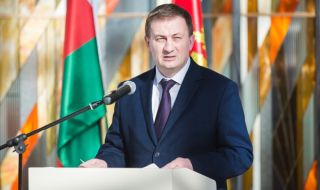 Александр Турчин вручил паспорта 23 учащимся Минщины