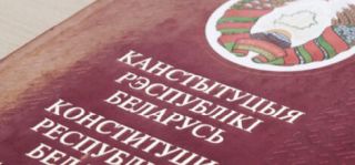 "Не под давлением и не через улицу" - Лукашенко о передаче полномочий и изменении Конституции