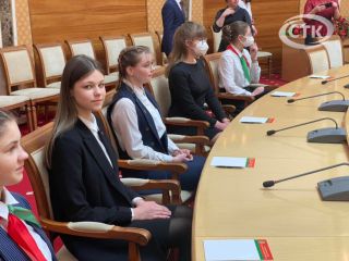 Торжественная церемония вручения паспортов молодым гражданам Республики Беларусь в рамках всебелорусской акции «Мы - граждане Беларуси»