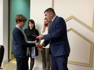 Торжественная церемония вручения паспортов юным солигорчанам, которым исполнилось 14 лет, прошла в Солигорском райисполкоме