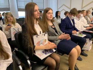 Торжественная церемония вручения паспортов юным солигорчанам, которым исполнилось 14 лет, прошла в Солигорском райисполкоме