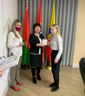 Торжественная церемония вручения паспортов юным солигорчанам, которым исполнилось 14 лет, прошла в Солигорском райисполкоме