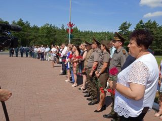 Сегодня руководство района, представители предприятий и организаций почтили память жертв войны