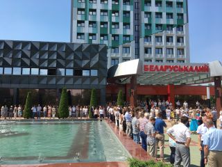 Сегодня руководство района, представители предприятий и организаций почтили память жертв войны