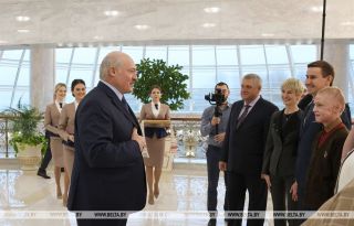 В гостях у Президента. Лукашенко вручил награды Роме Когодовскому и спасшим его медикам