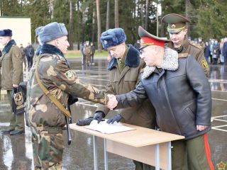 Минобороны: сегодня в соединениях и воинских частях Вооруженных Сил Беларуси новое пополнение принимает Военную присягу