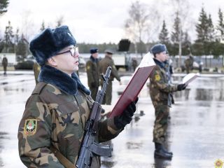 Минобороны: сегодня в соединениях и воинских частях Вооруженных Сил Беларуси новое пополнение принимает Военную присягу