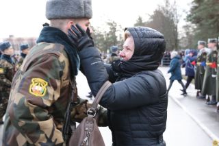 Минобороны: сегодня в соединениях и воинских частях Вооруженных Сил Беларуси новое пополнение принимает Военную присягу