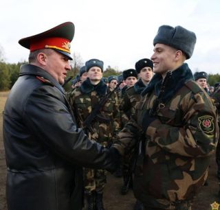 Минобороны: сегодня в соединениях и воинских частях Вооруженных Сил Беларуси новое пополнение принимает Военную присягу