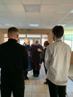 Сегодня некоторым категориям граждан оказывают помощь в голосовании работники социальной службы