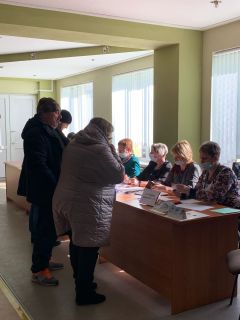 В Старобине на участке для голосования №36 наблюдается большая активность