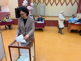 Досрочно на конституционном референдуме проголосовала и Татьяна Кирбай