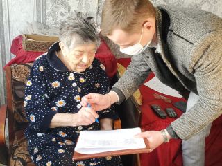97-летняя Клавдия Марковна Грицевич проголосовала на дому
