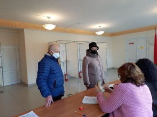 Досрочно голосует почётный гражданин Солигорщины Федор Гуринович