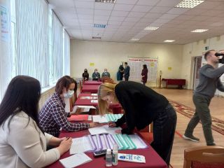 БРСМ поздравил впервые голосующих активистов общественной организации