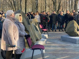 Районный митинг ко Дню памяти воинов-интернационалистов прошёл на мемориальном комплексе "Черный тюльпан"