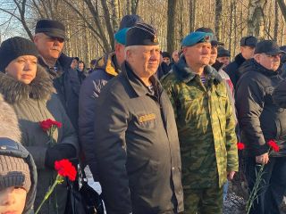 Районный митинг ко Дню памяти воинов-интернационалистов прошёл на мемориальном комплексе "Черный тюльпан"