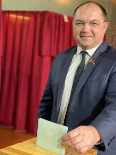 Досрочно проголосовал генеральный директор ОАО "Беларуськалий" Головатый Иван Иванович