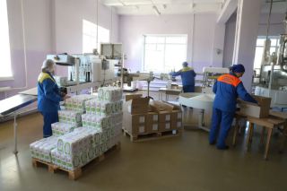 «Дефицита продуктов не будет». Александр Турчин посетил производство «третьего хлеба» в Борисове