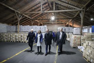 «Дефицита продуктов не будет». Александр Турчин посетил производство «третьего хлеба» в Борисове