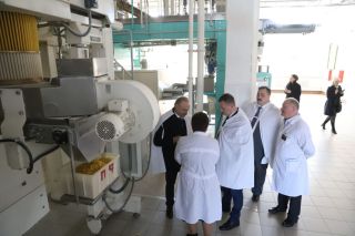 «Дефицита продуктов не будет». Александр Турчин посетил производство «третьего хлеба» в Борисове