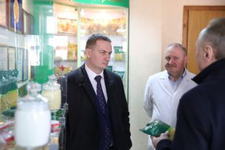 «Дефицита продуктов не будет». Александр Турчин посетил производство «третьего хлеба» в Борисове