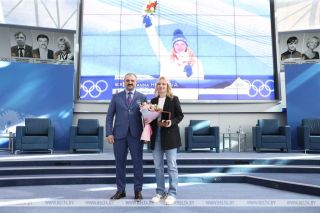 Серебряные призеры пекинской Олимпиады Анна Гуськова и Антон Смольский получили награды НОК