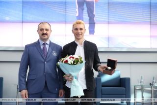 Серебряные призеры пекинской Олимпиады Анна Гуськова и Антон Смольский получили награды НОК