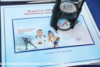 Серебряные призеры пекинской Олимпиады Анна Гуськова и Антон Смольский получили награды НОК