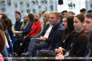 Серебряные призеры пекинской Олимпиады Анна Гуськова и Антон Смольский получили награды НОК