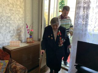 А.Калеева поздравила с Днем Победы ветерана войны К.Грицевич